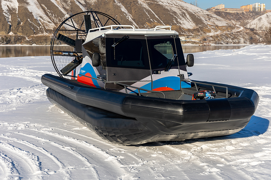 Иллюстрация Российские Амфибии «Охотник 650К1» и «Профи» на Выставке в Москве